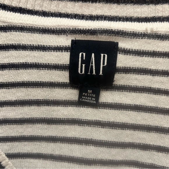 GAP Black and White V Neck Sweater - Picture 7 of 7